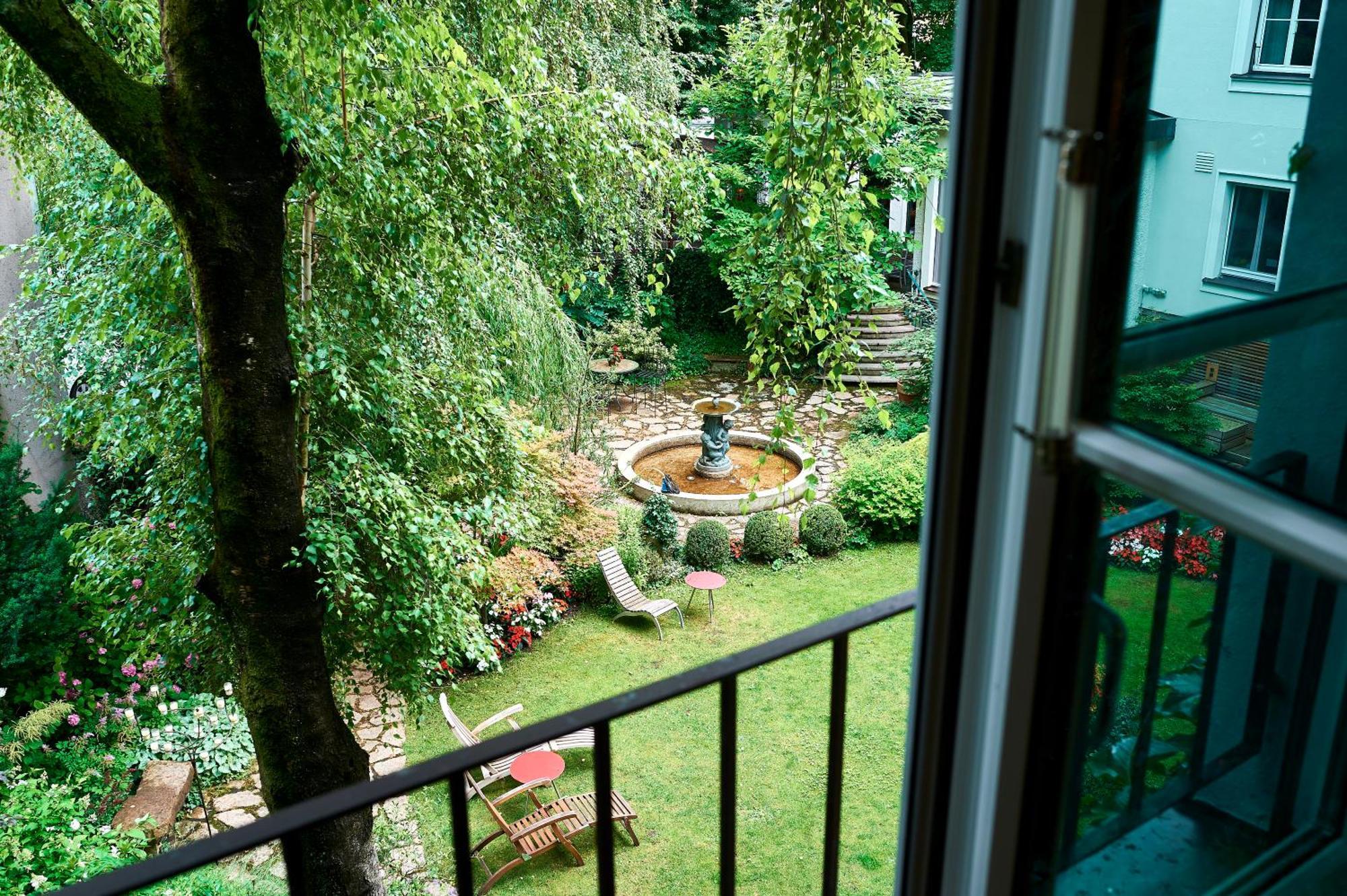 Camera Matrimoniale Superior con Vista Giardino